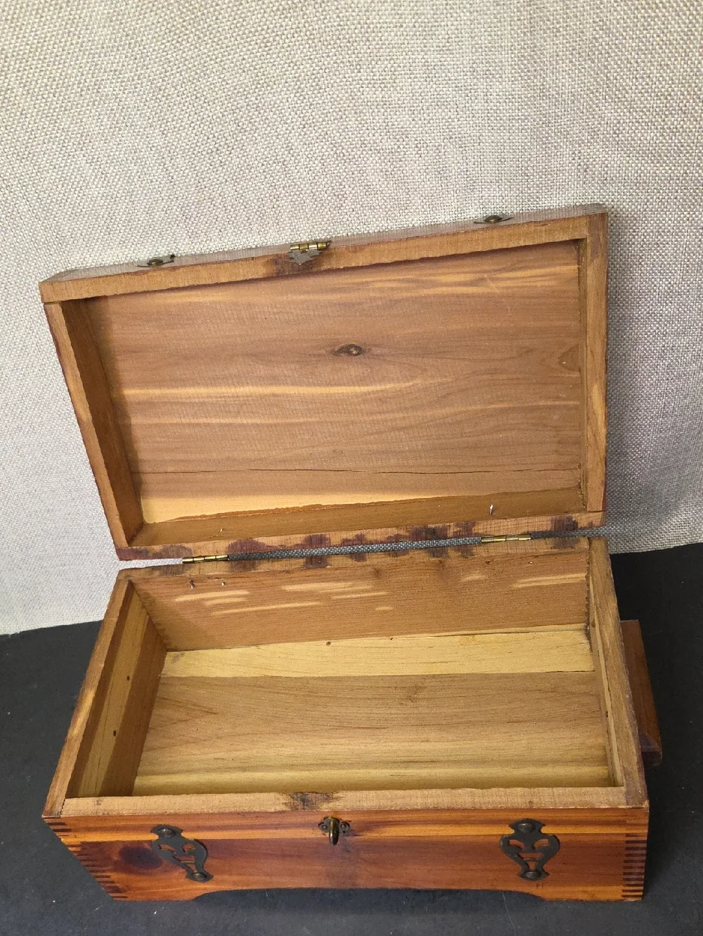 Vintage Jewelry Box Cedar Souvenir Trinket Box. Balsa Wooden Box‎